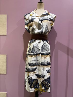 Robe HERMES 100% soie T.L Modèle "Junques et Sampans" par F.