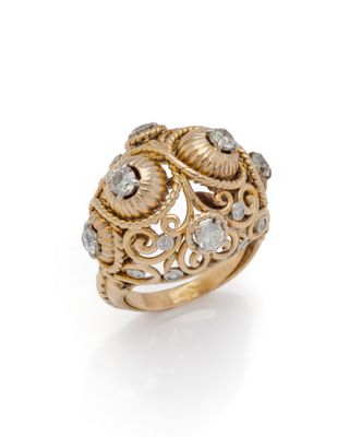 une bague en or et diamants, par van cleef