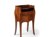 l'image d'une petite table en bois munie d'un tiroir