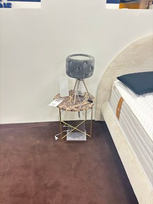 Petite table d'appoint en métal doré avec plateau rond façon… - Photo 1