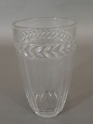 VILLEROY & BOCH, Vase en cristal à décor de frise de feuille…