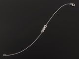 un bracelet en or blanc 18 carats serti de diamants