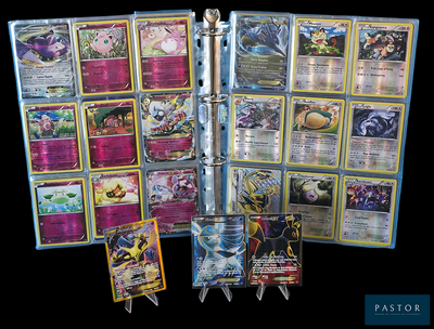 de nombreux types de cartes Pokémon exposées