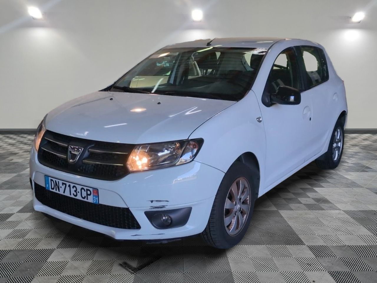 DACIA - SANDERO TCE 90 LAURÉATE BLACK TOUCH - ES - Mise en s…