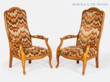 deux chaises avec un revêtement à motifs, rembourré, rembourré, rembourré, rembourré, rembourré, rembourré, rembourré, rembourré, rembourré