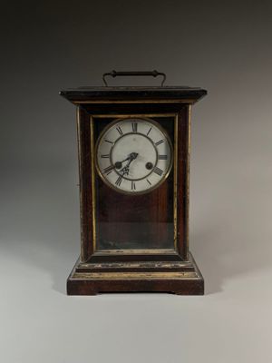 PENDULE Bois plaqué à encadrements dorés et vitrages Mouveme…