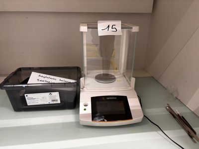1 balance analytique SARTORIUS et 2 poids (1g / 1mg) - Photo 1