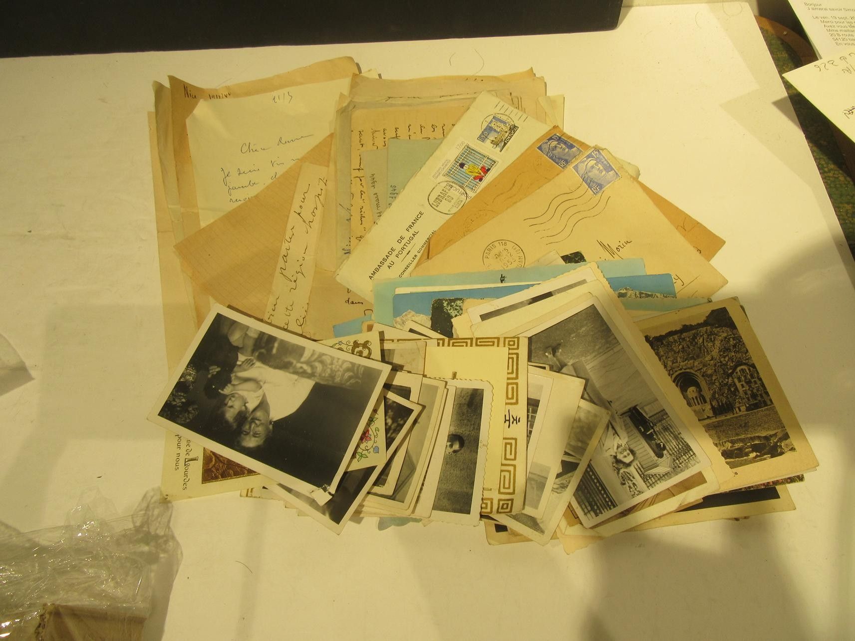 430 - LOT AVEC CARTES PSOTALES, PHOTOS ANCIENNES, IMAGES RELIGIEUSES, ENVELOPPES TIMBREES ET CORRESPONDANCE (Nb PERIO...