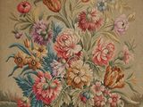 tableau représentant un bouquet de fleurs dans un vase posé sur une table