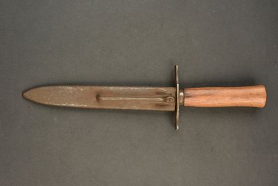 a knife that is laying on a table