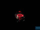 une image représentant un diamant rouge sur fond noir