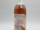 une image représentant une bouteille de vin Pellisson sur fond blanc