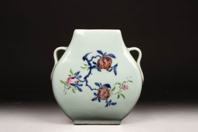 Vase à deux anses en porcelaine à couverte céladon à décor d… - Photo 1