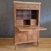 SECRETAIRE A ABATTANT d'Epoque Louis XVI en placage de noyer… (photo 2)
