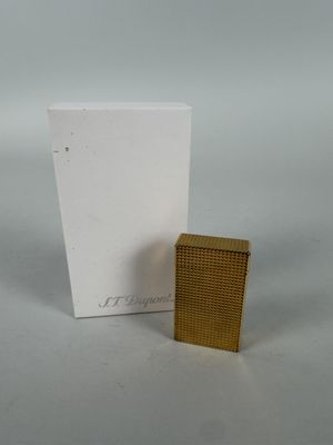 an image of a lighter and a box on a table