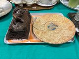 de nombreux desserts différents sur la table