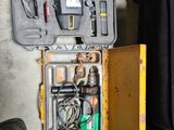 une boîte contenant tout un tas d'outils