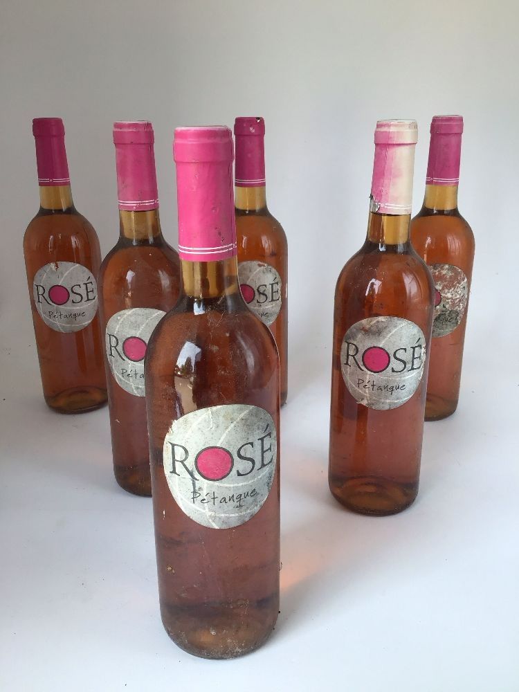 Lot de 6 bouteilles de vin rosé , rosé pétanque (non daté) niveaux haut goulot
