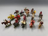 un grand nombre de figurines sur une table