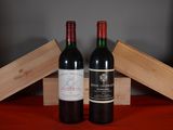deux bouteilles de vin posées l'une à côté de l'autre sur une table