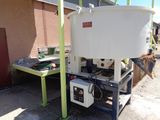 a machine that is sitting on a table in front of a building