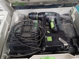 une boîte contenant deux outils électriques
