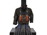 statue d'un homme en armure exposée sur un fond blanc
