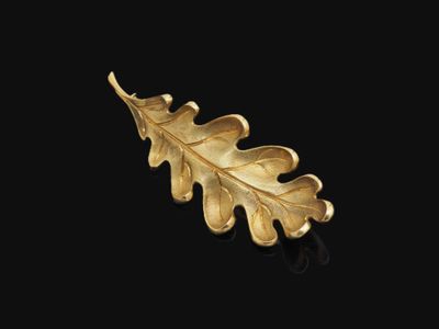 Broche en or jaune 750 millièmes texturé stylisant une feuil… - Photo 1