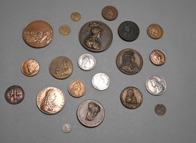 a lot of coins that are on the table