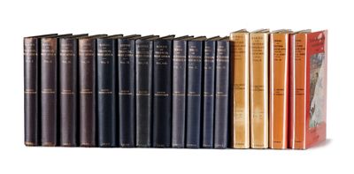 de nombreux livres alignés les uns à côté des autres