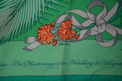 HERMÈS PARIS Carré 90 en twill de soie "Fleurs de l'opéra", …