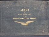un vieux livre sur lequel figure un oiseau, posé sur une table