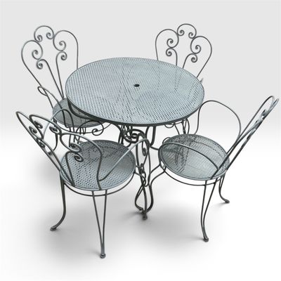 une image représentant une table avec quatre chaises et un parasol