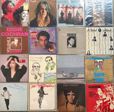 beaucoup de pochettes d'albums différentes sur le mur