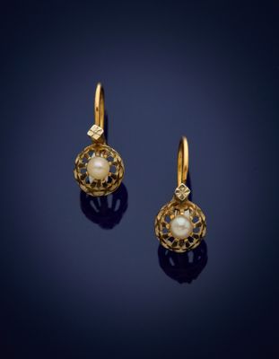 a pair of gold and pearl earrings