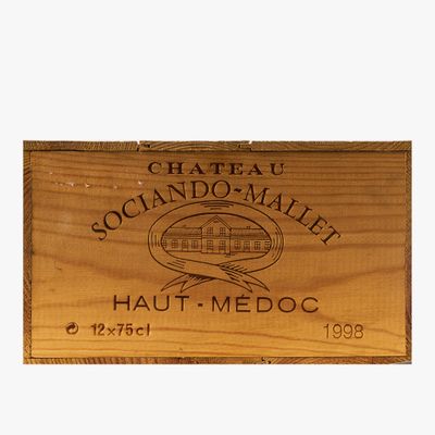 a wooden box with a label on it that says chateau sociale haut medoc