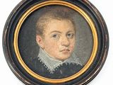 un tableau représentant un jeune garçon vêtu d'une robe noire à col blanc