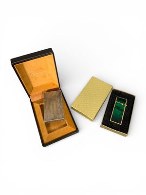 S.T. DUPONT. Briquet en métal argenté à décor de pointes de … - Photo 1