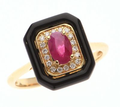BAGUE en or jaune 750 °/°° centrée d'un rubis de taille oval…