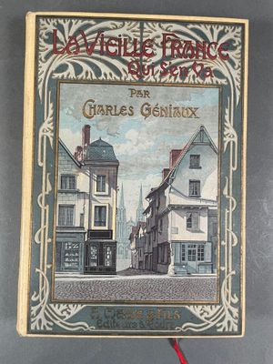 un vieux livre avec, au milieu, une image représentant une rue