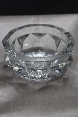 BACCARAT Cendrier en cristal moulé à décor de pointes. Dimen…