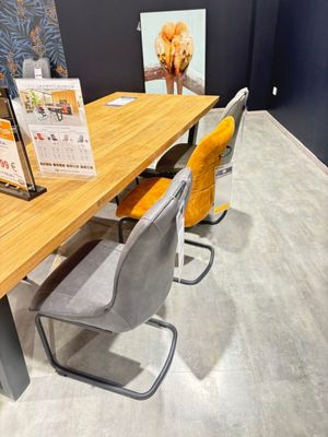 Sept chaises dont 5 chaises modèle Laurence (pv 249€ unité) … - Photo 1