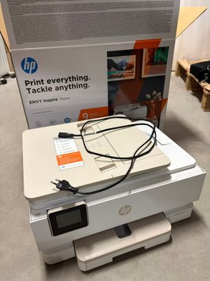 Un lot comprenant : Une imprimante jet d'encre HP ENVY INSPI…