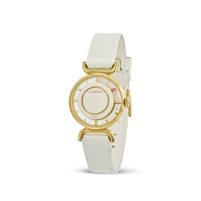 une image d'un gros plan d'une montre-bracelet sur un fond blanc