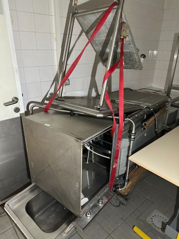 Lave-vaisselle à capot, entrée plonge et sortie (démontée)
