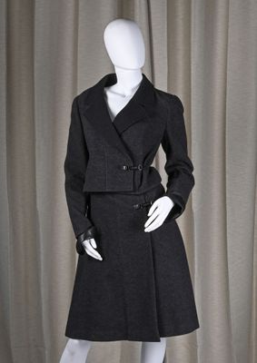 CHANEL Automne 2000 Ensemble en lainage chiné gris composé d…