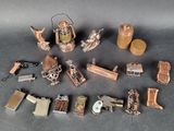 un grand nombre d'objets différents posés sur une table