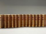 une pile de six livres empilés les uns sur les autres