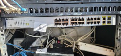 1 Ensemble Comprenant : - 1 Switch D-Link Dgs1026mp,