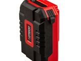 une boîte à outils rouge et noire sur fond blanc